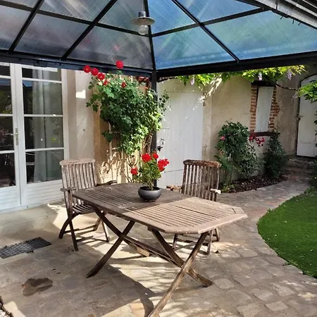 Gite De La Tour De Loire - 65 M2 Au Pied D'Une Tour De Gue Du 17Eme Siecle Mer Exterior photo