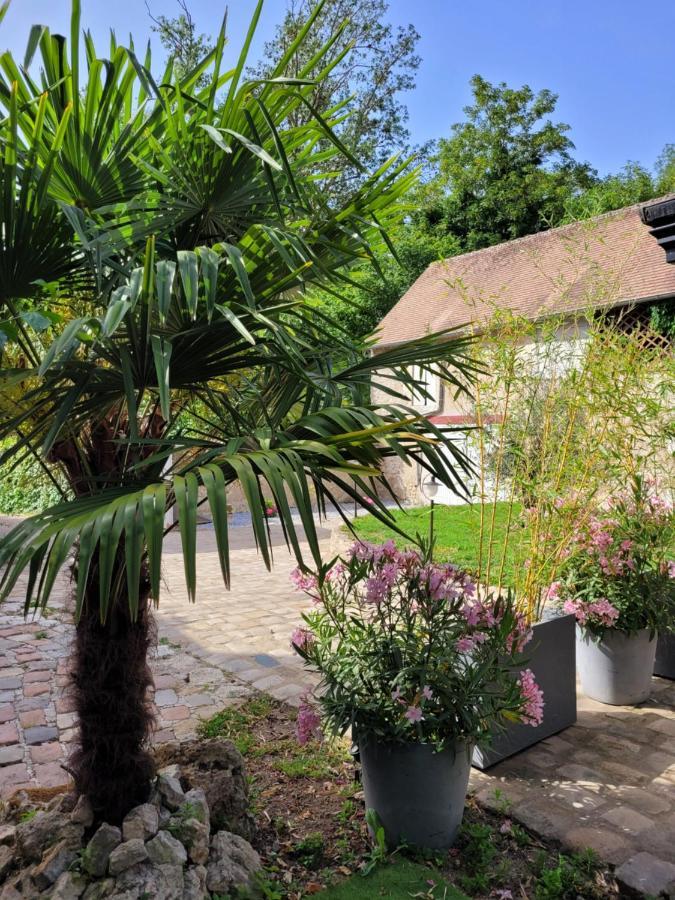 Holiday home De La Tour De Loire - 65 M2 Au Pied D'une Tour De Gue Du 17eme Siecle *