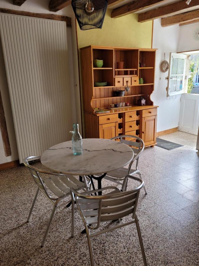 De La Tour De Loire - 65 M2 Au Pied D'une Tour De Gue Du 17eme Siecle Holiday home