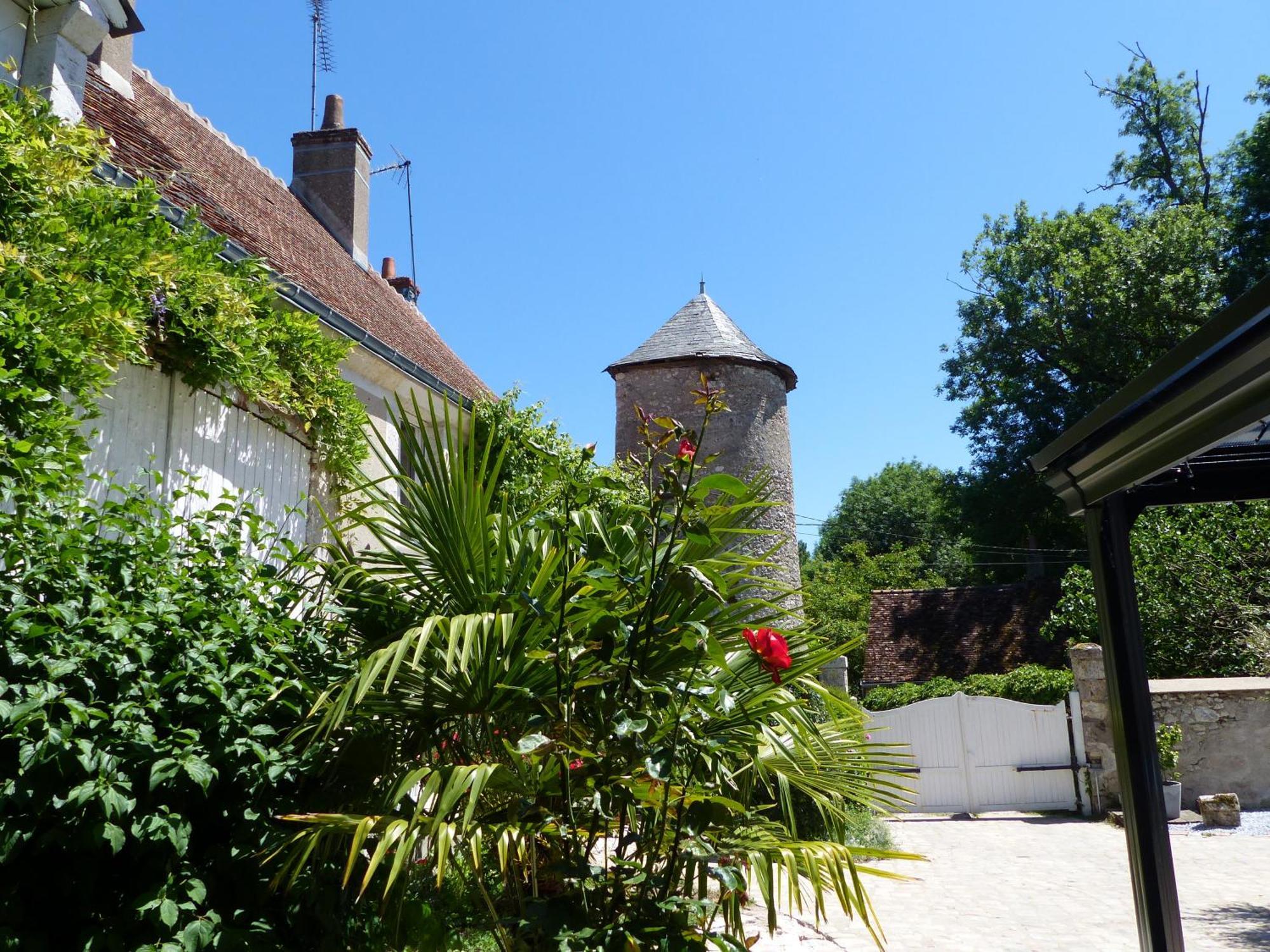 Holiday home De La Tour De Loire - 65 M2 Au Pied D'une Tour De Gue Du 17eme Siecle *